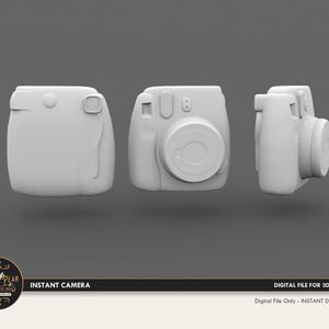 Puede incluir: Un modelo de cámara instantánea impreso en 3D de color blanco. La cámara se muestra desde tres ángulos diferentes: frontal, lateral y posterior. El modelo es detallado e incluye todas las características de una cámara real, como el objetivo, el flash y los botones.