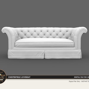 Könnte beinhalten: Weißes, gestepptes Zweisitzer-Sofa mit abgerundeter Rückenlehne und Armlehnen. Das Sofa hat einen Rock um den Boden.