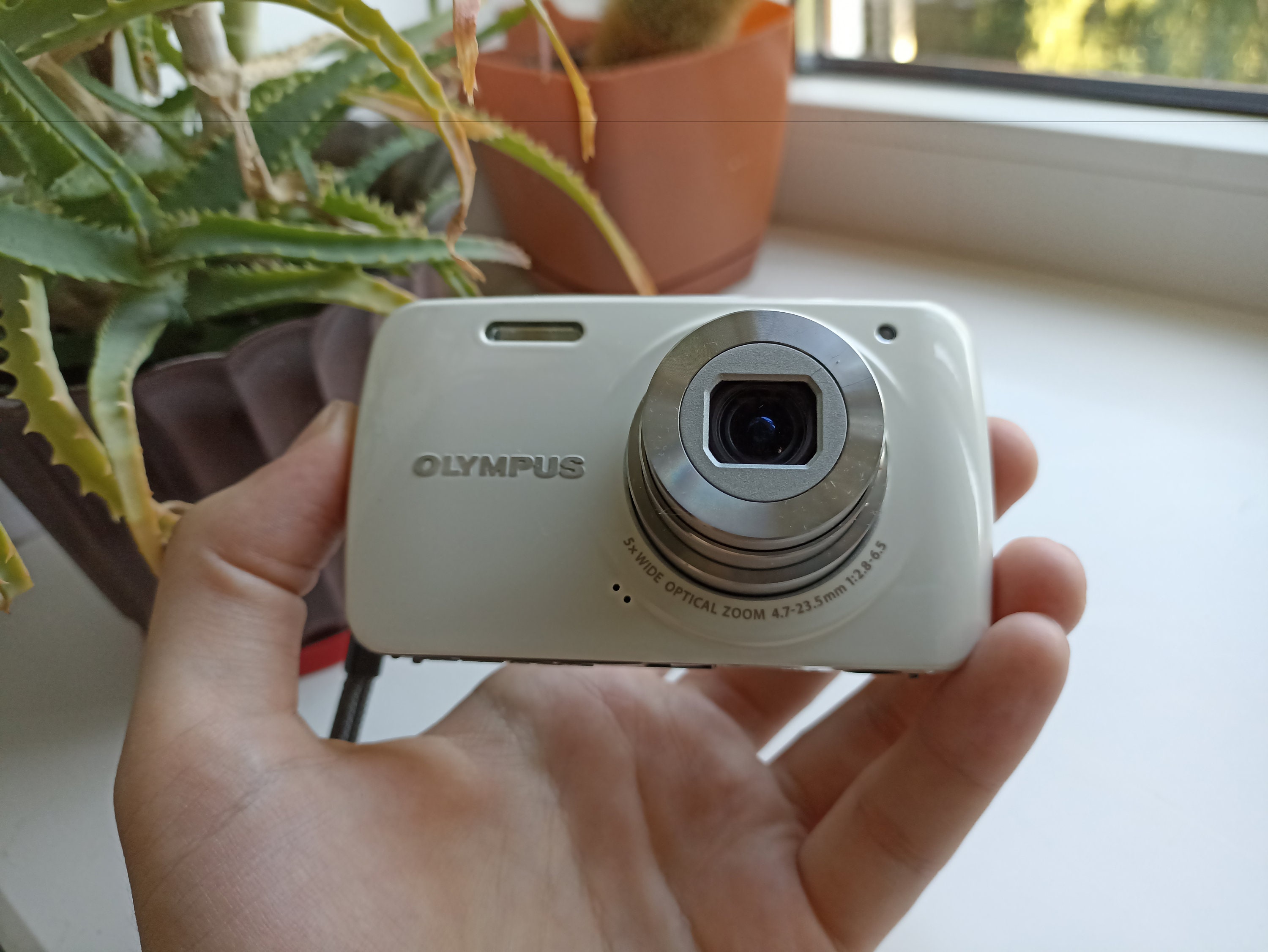 RARE White Olympus VH-210 14.0MP Digital Compact Camera Working 