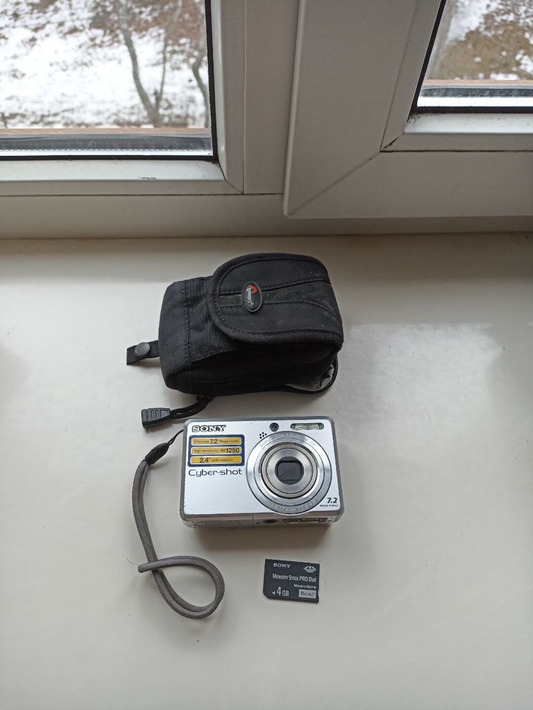 Sony Cybershot DSCS730 7.2 MP Digital Camera Silver Working CASE