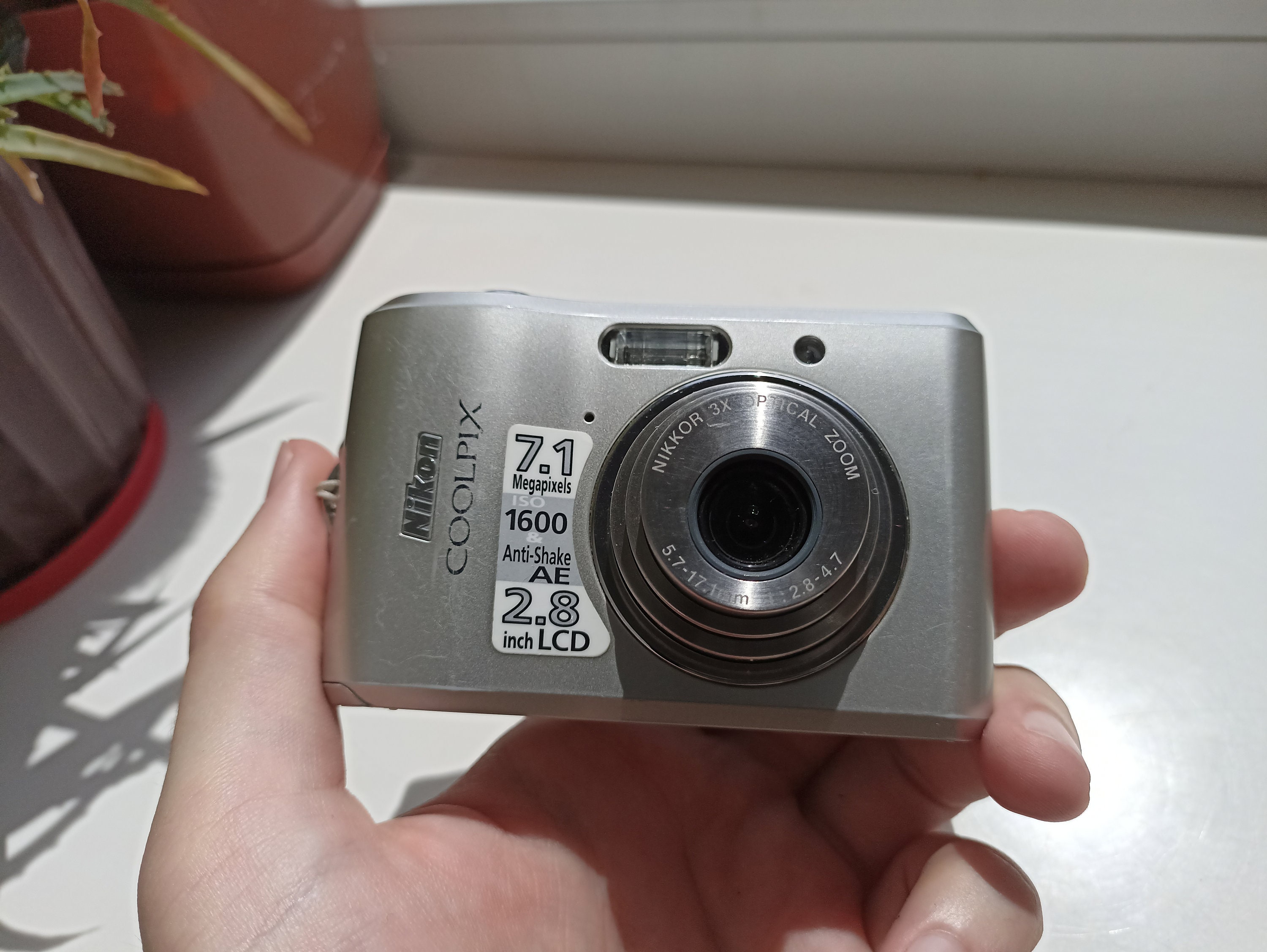 Nikon COOLPIX L16 Silver 7.1MP Digital Compact Camera