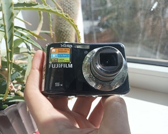 FUJIFILM FINEPIX AX300 Schwarze 14MP digitale Kompaktkamera, FUNKTIONIERT GÜNSTIGE Box