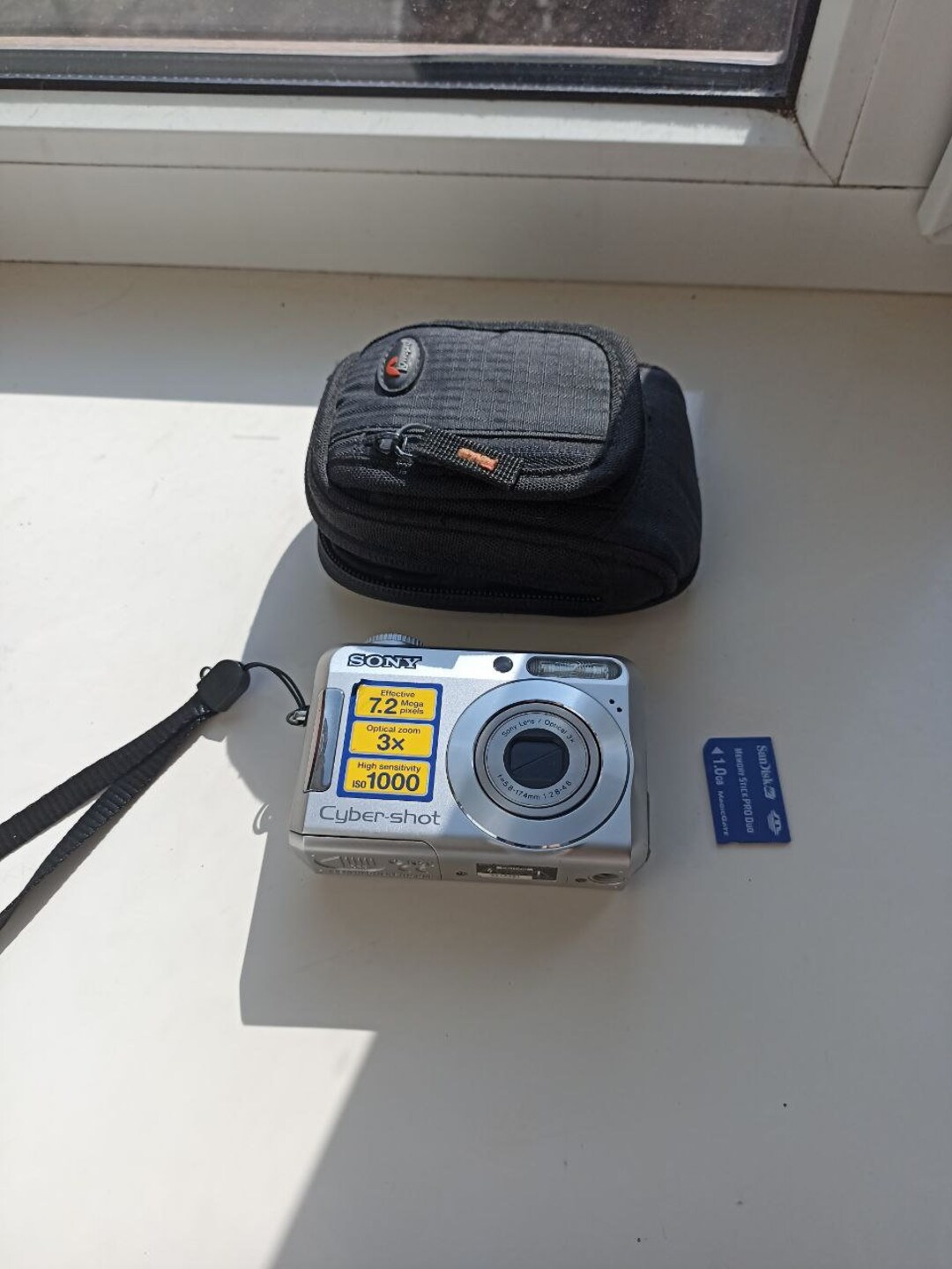 Sony Cybershot DSCS650 Silver 7.2MP Digital Compact Camera Working