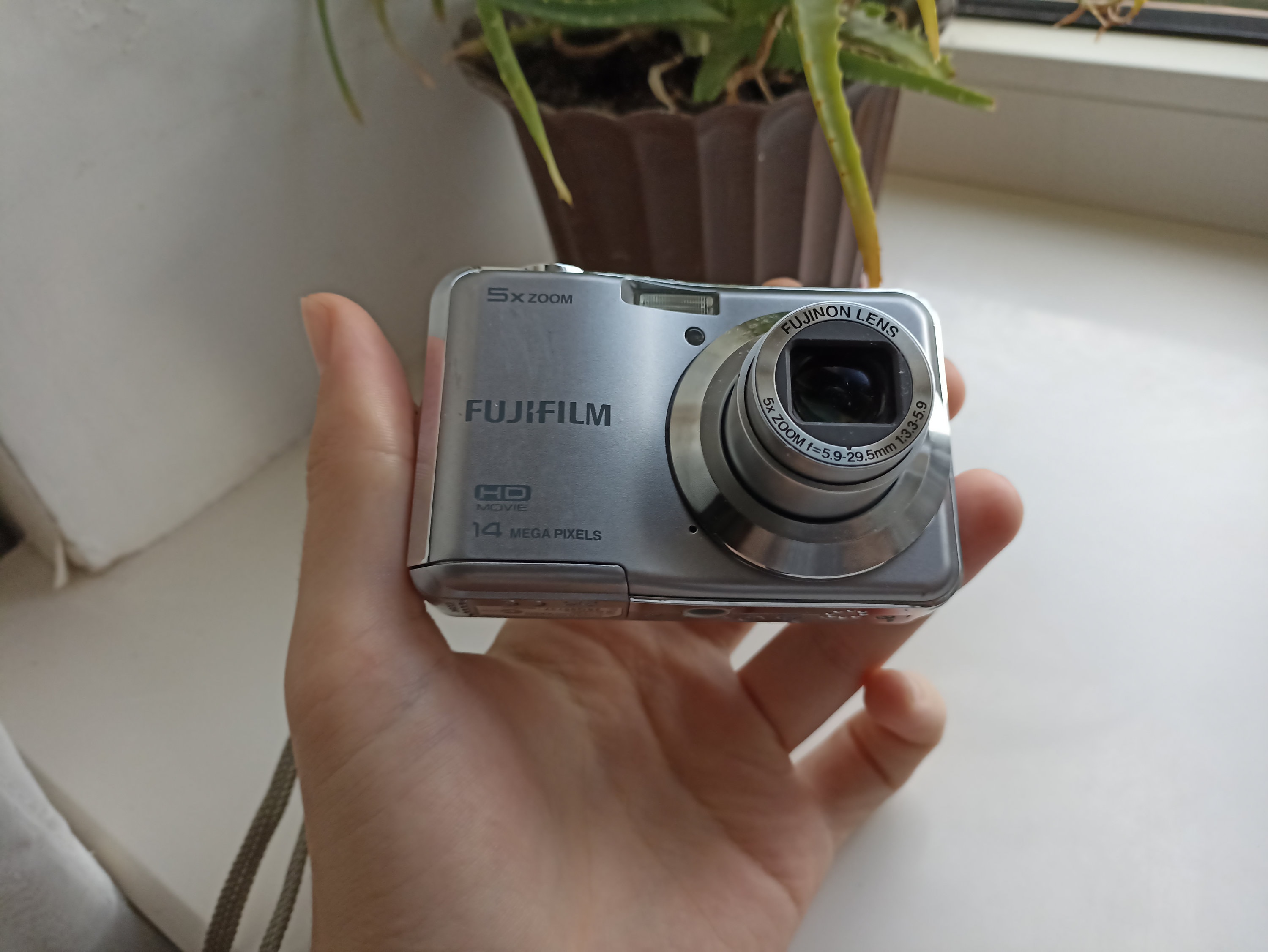 Fujifilm Finepix AX500 Silver 14.0MP Digital Compact Camera