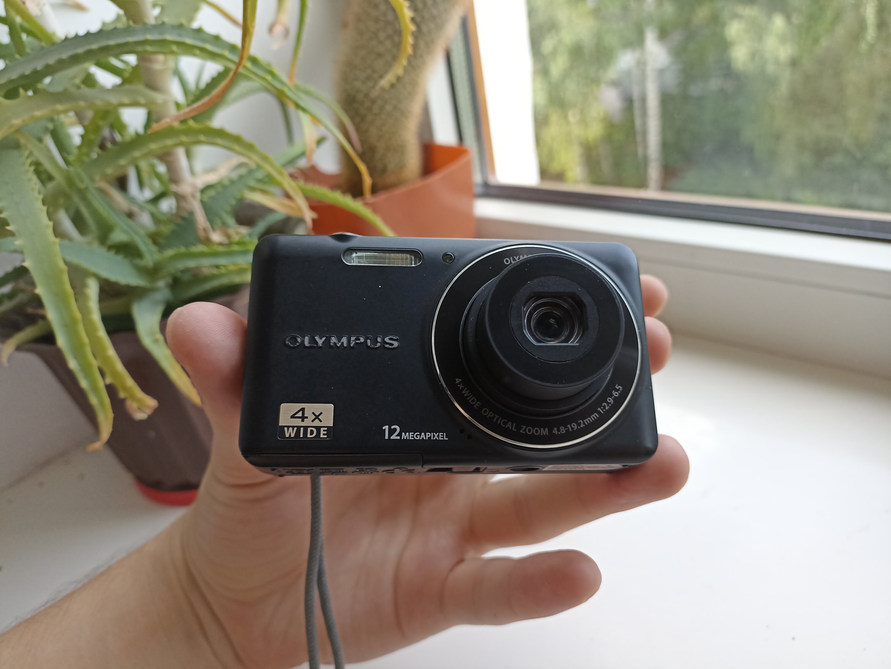 オリンパス VG 110 D735 ブラック 12.0MP デジタル コンパクト カメラ 