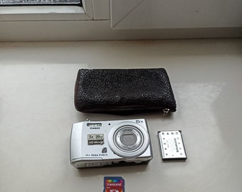 Casio QV-R200 silver 14.1mp 5x zoom digital camera WORKing Memory Case