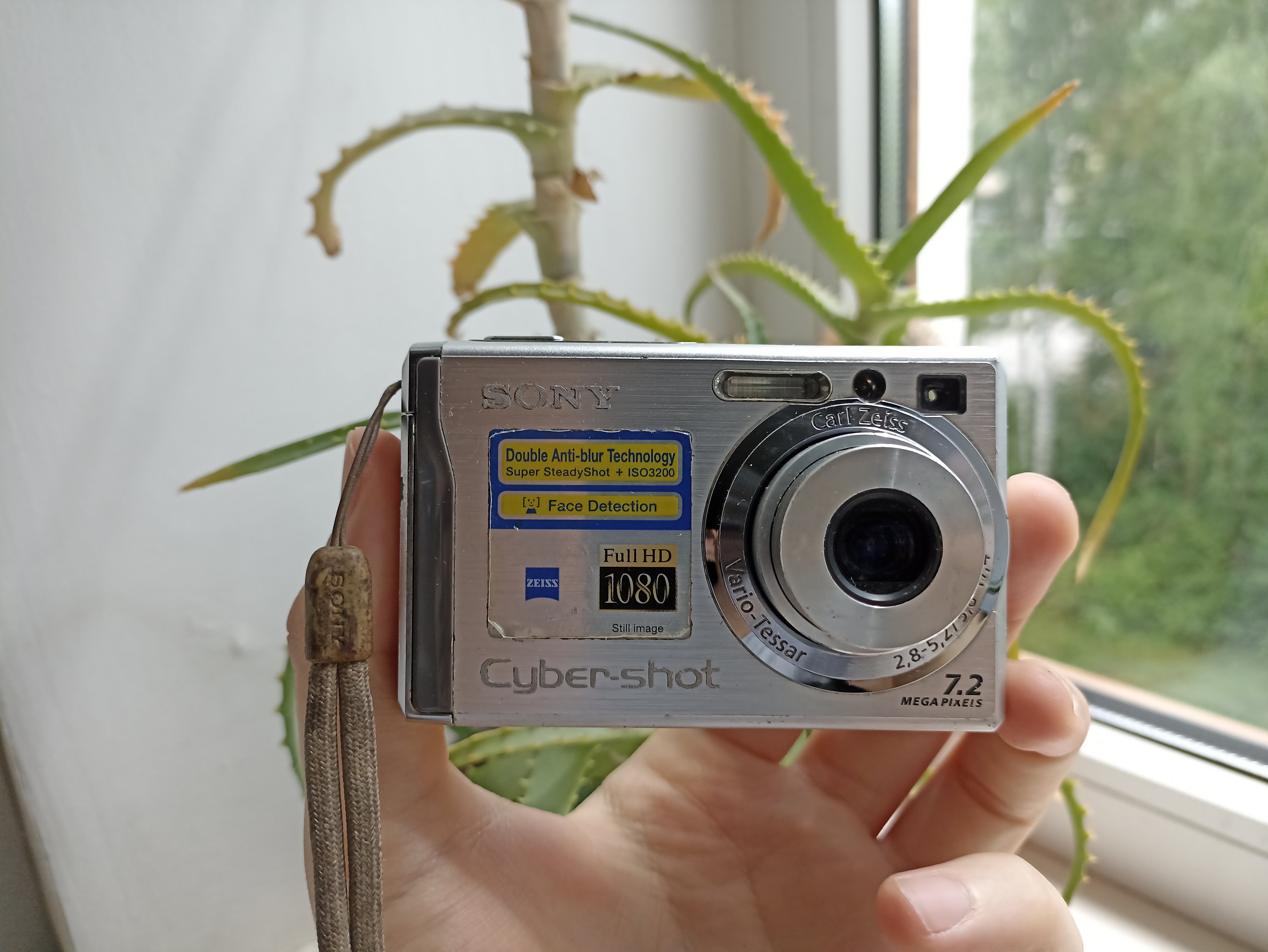 Sony Cyber-shot DSC-W80 Silver 7.2MP Digital Compact Camera 