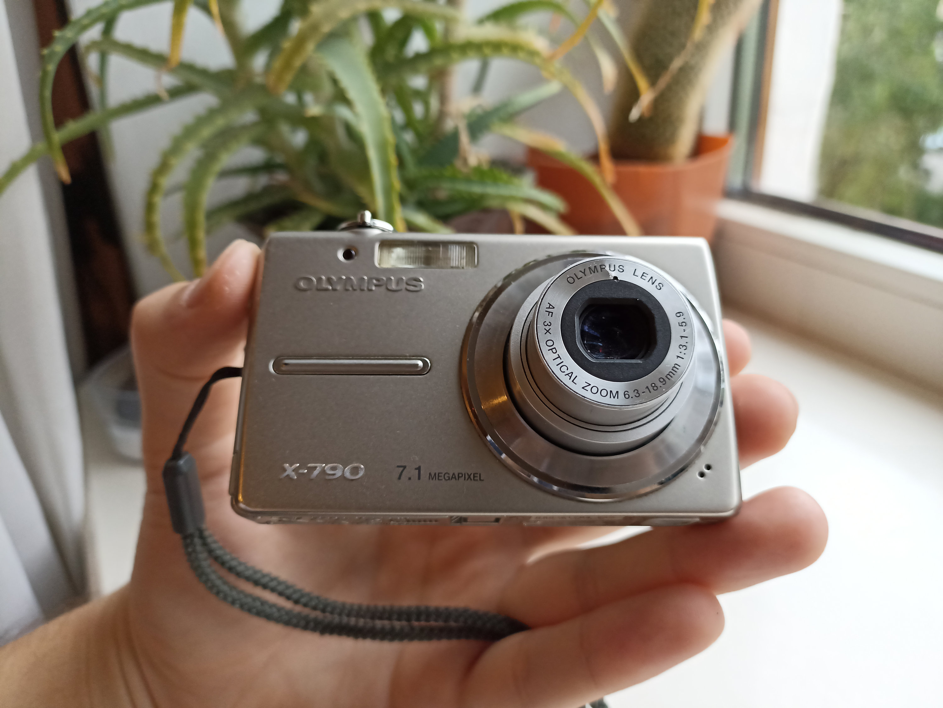 Olympus X-790 Silver 7.1MP Digital Compact Camera Working Battery