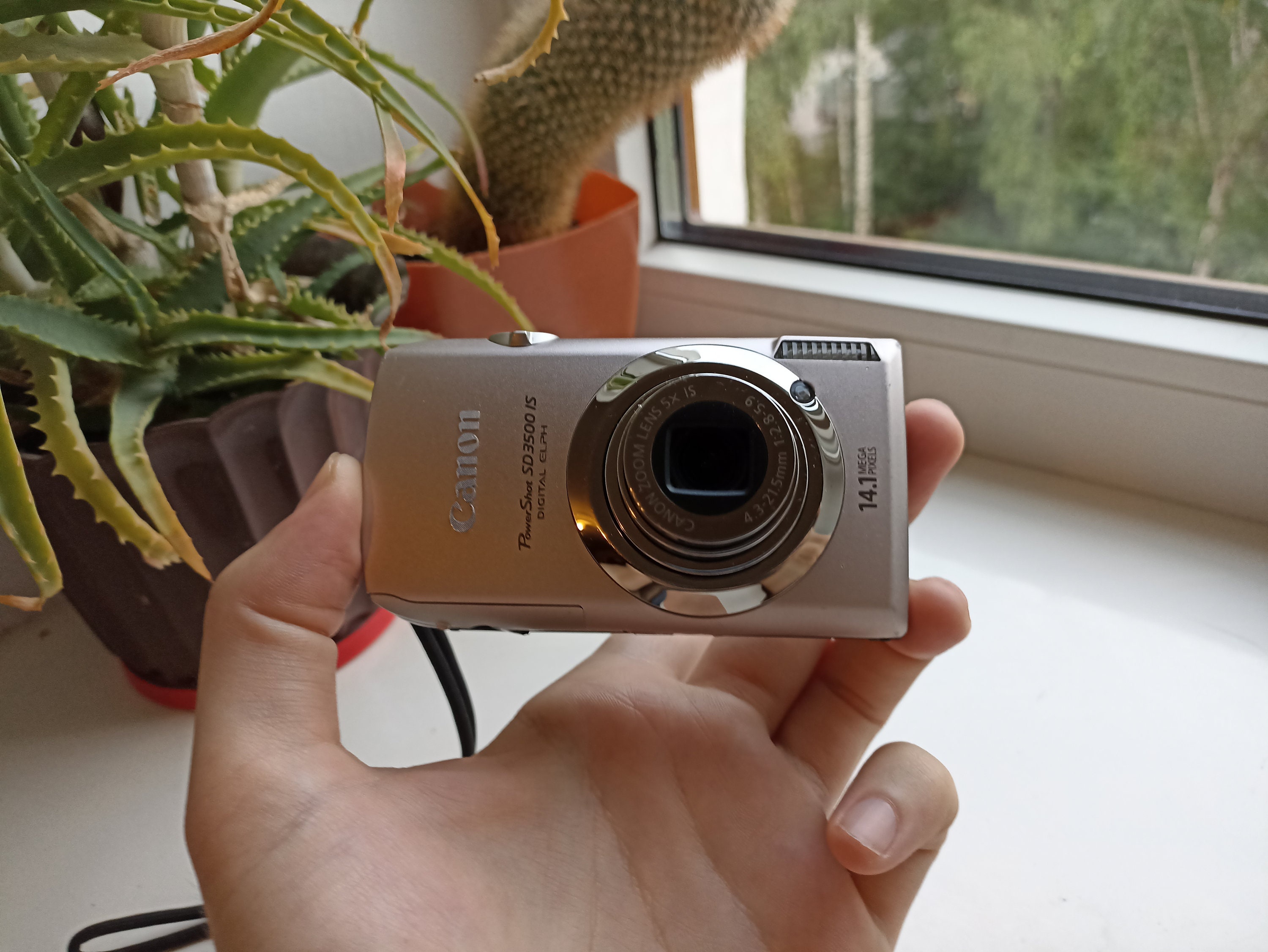Canon IXY 10S Powershot SD3500 IS Siver 14.1MP Digital