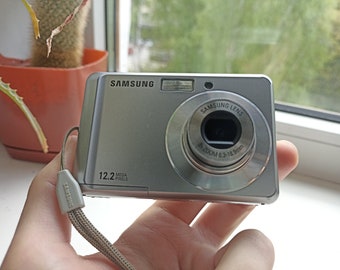 Samsung ES17 silver 12.2MP digital compact camera WORKing BOX CHEAP