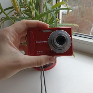レアレッドオリンパス T100 12.0MP デジタルコンパクトカメラ動作フル