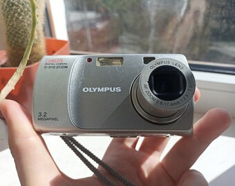 Olympus Camedia C-310 Silver Zoom 3.2MP digital compact camera WORKing CHEAP