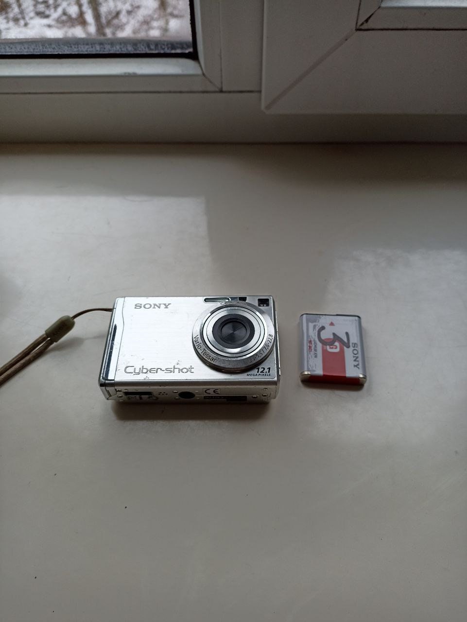  Sony Cybershot DSCW200 12.1MP Digital Camera with 3x