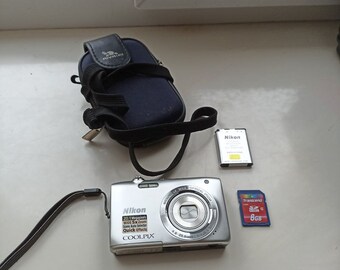 Nikon Coolpix S2800 Silver 20.1Mp 5X Zoom Camera WORKing Case 8gb Charger