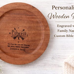 Bandeja para servir la Biblia personalizada con versículo de familia grabado, madera rústica, decoración del hogar