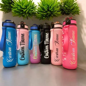 Botella de agua con marcador de tiempo y pajita de fitness Flip Top a prueba de fugas BPA Gratis Personalizable Botella de agua personalizada de 32 OZ, botella de playa
