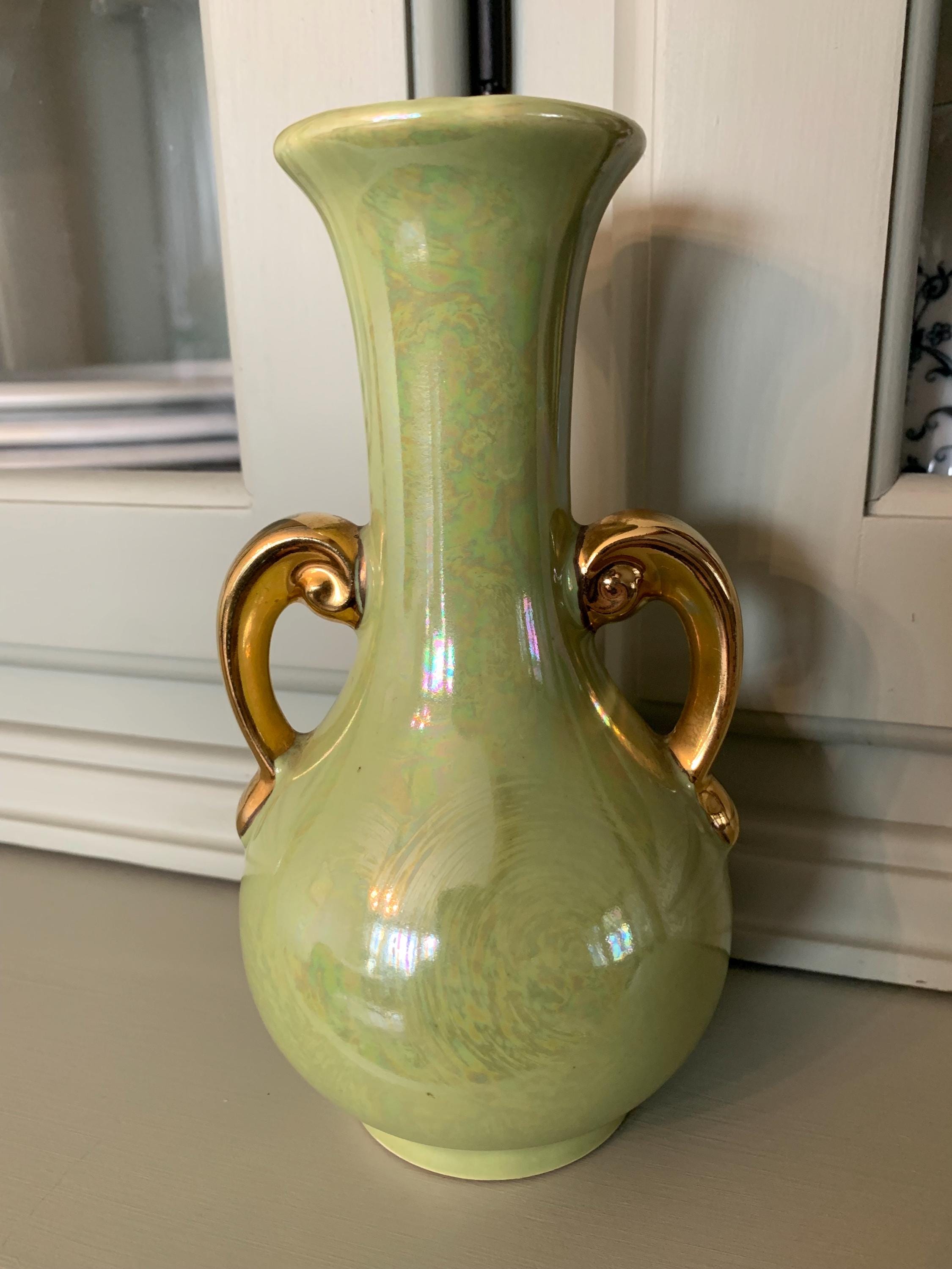 花瓶　グリーン　金粉 金箔をふんだんに使用したモザーグリーンの花瓶。フリルトップ。高さ