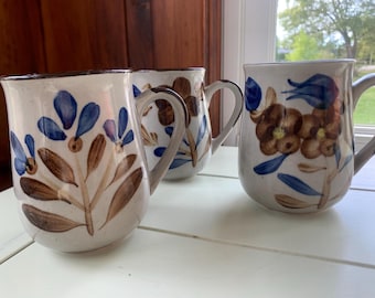 Set van 3 mokken met bloemen, handgeschilderd