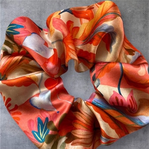 Hair-healthy silk scrunchie 100% silk - handmade in Germany - luxury silk, hair accessory, hair-friendly sumptuous silk hair tie.