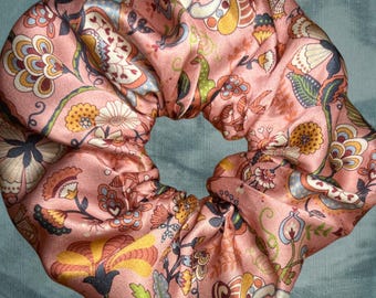 Silk Scrunchie 100 % Silk -Handmade in Germany- Luxury Silk, Premium Silk, Silk Hair Tie, Silk Hair Accessory, Gift for Women. Item no. 05.