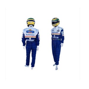 Puede incluir: Dos trajes de carreras con detalles en blanco, azul y amarillo. Los trajes presentan los logotipos "Rothmans" y "National" en el pecho. Los trajes son usados por maniquíes con cascos.