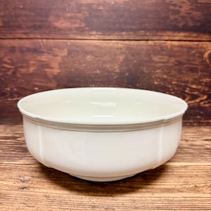 Manoir (VitroPorcelain, Luxembourg - Germany) by VILLEROY & BOCH 9” Round Vegetable Bowl