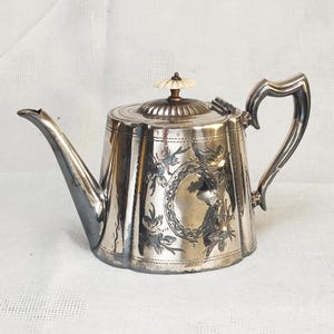 English teapot around 1900 silver plated, vintage