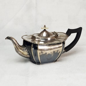 Teapot from England, around 1900, silver-plated