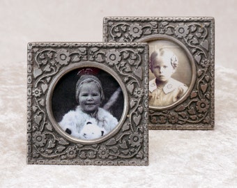 Metal picture frame with Art Nouveau pattern