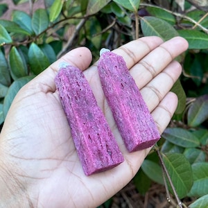 Ruby (panal) Torre pequeña reactiva a los rayos ultravioleta, cristal de punta rubí