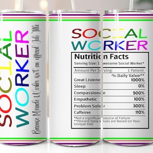 Pode incluir: Um copo branco com um gráfico colorido que diz "Trabalhador social" e um rótulo de informações nutricionais com o texto "Porque Trabalhador milagroso não é um título de trabalho oficial".