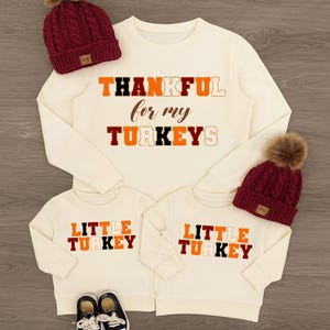 Grato per i miei tacchini e il mio tacchino piccolo, abbinando i design delle magliette digitali