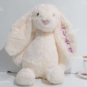 Lapin en peluche personnalisé : cadeau idéal pour une baby shower Lapin de Pâques brodé personnalisé Poupée lapin douce pour nouveau-nés et enfants image 5