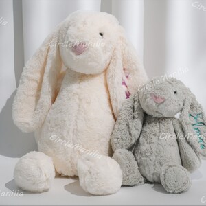 Lapin en peluche personnalisé : cadeau idéal pour une baby shower Lapin de Pâques brodé personnalisé Poupée lapin douce pour nouveau-nés et enfants image 3