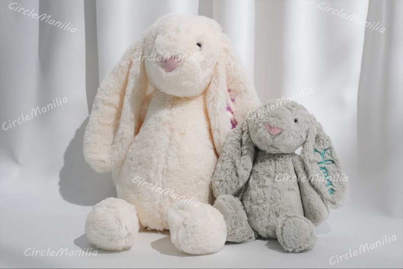 Lapin en peluche personnalisé : cadeau idéal pour une baby shower Lapin de Pâques brodé personnalisé Poupée lapin douce pour nouveau-nés et enfants image 3