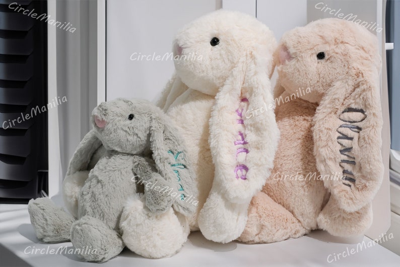 Lapin en peluche personnalisé : cadeau idéal pour une baby shower Lapin de Pâques brodé personnalisé Poupée lapin douce pour nouveau-nés et enfants image 4