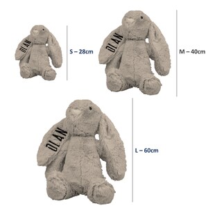 Lapin en peluche personnalisé : cadeau idéal pour une baby shower Lapin de Pâques brodé personnalisé Poupée lapin douce pour nouveau-nés et enfants image 7