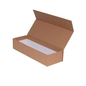 Pode incluir: Caixa retangular de cartão castanho claro, aberta para revelar um interior branco. A tampa está parcialmente aberta. A caixa está vazia e pronta para embalagem ou armazenamento.