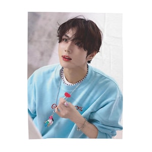 Enhypen Jungwon Blanket, enhypen plush velveteen blanket, enhypen blanket, enhypen merch, kpop blanket, kpop enhypen, enhypen fan gift,