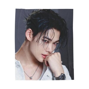 Enhypen Niki Blanket, enhypen plush velveteen blanket, enhypen blanket, enhypen merch, kpop blanket, kpop enhypen, enhypen fan gift,