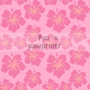 Könnte beinhalten: Ein sich wiederholendes Muster aus rosa Hibiskusblüten mit hellorangen Zentren auf hellrosa Hintergrund. Der Text "Pua pawprints" ist auf dem Design überlagert.