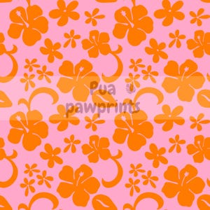 Puede incluir: Un patrón repetido de flores de hibisco naranja y flores más pequeñas de color naranja sobre un fondo rosa claro. El diseño incluye remolinos naranjas estilizados y el texto "Pua pawprints".