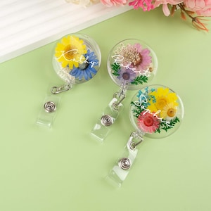 Bobine d'insigne florale personnalisée de 10 styles, bobine d'insigne de vraies fleurs, porte-badge à pince crocodile, bobine d'insigne en résine, cadeau pour un ami (infirmières-médecins)