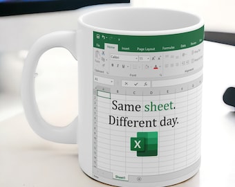 Gleiches Blatt. Unterschiedlicher Tag. 11 Unzen Kaffeetasse - Einzigartige Excel Themed Keramiktasse für Office Humor & Spreadsheet Enthusiasten
