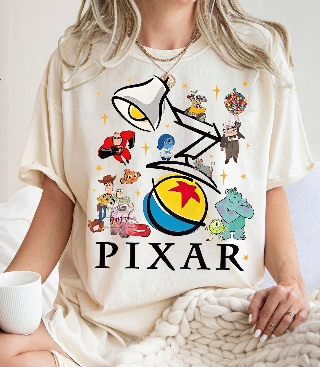 レトロなディズニー ピクサー キャラクター グループ シャツ