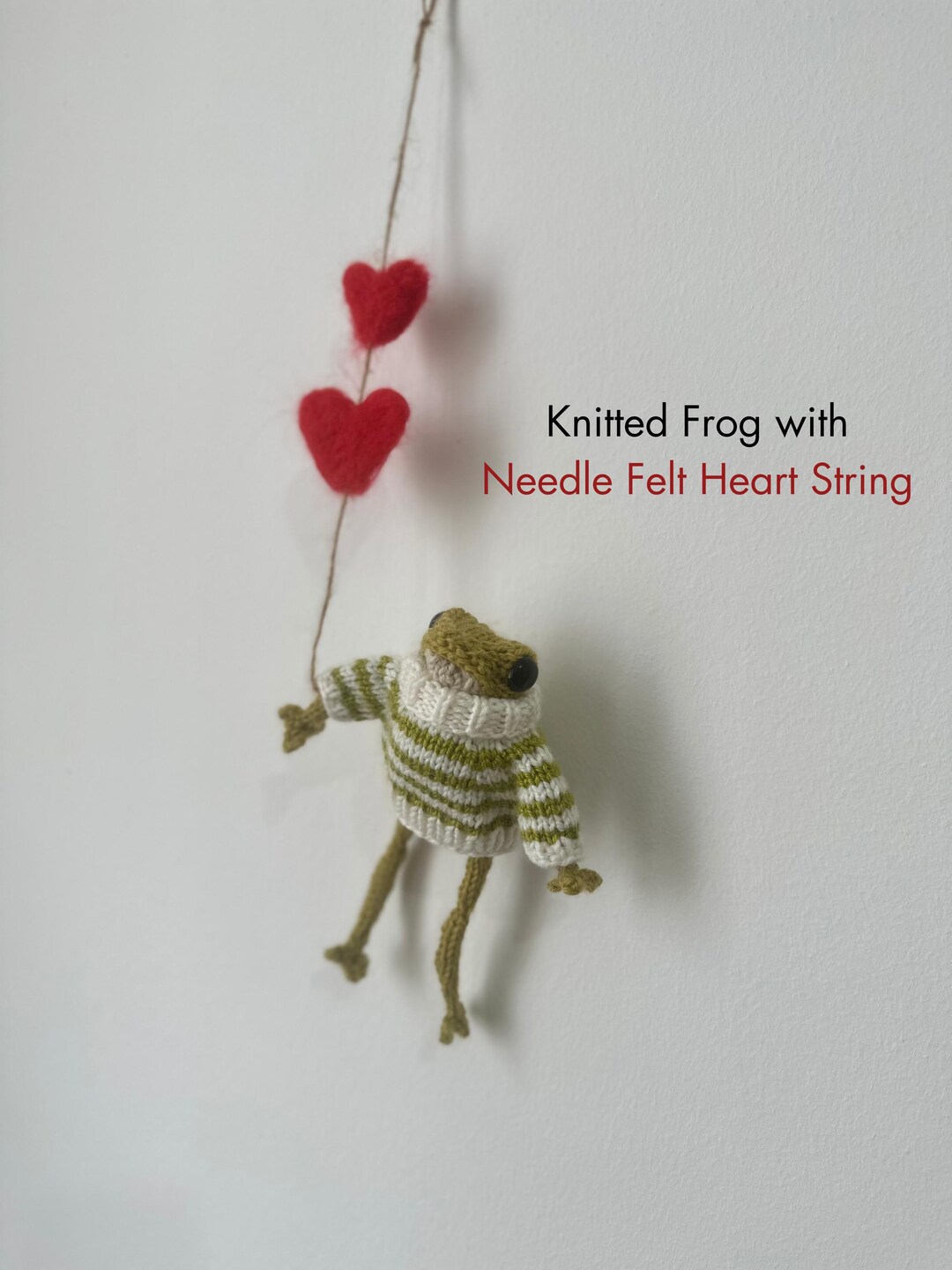 Knitted Frog Wall Hanging: Handmade Needle-felted Heart String Decor - Etsy