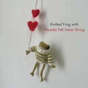 Knitted Frog Wall Hanging, Frog with Needle Felt Heart String, Valentine's Day Gift, Handmade Frog Gift, Frog Lover, Needle-Felted Hearts