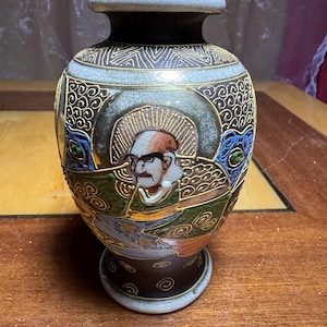 Raro vaso giapponese Satsuma dipinto a mano