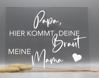 Acrylic sign for children to see the bride arrive: “Daddy, here comes your bride”