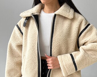 White Faux Sheepskin Coat with Faux Leather Skin Straight Collar Overcoat Women's Faux Shearling Short Coat Cozy Vegan Sheepskin Jacket Coat